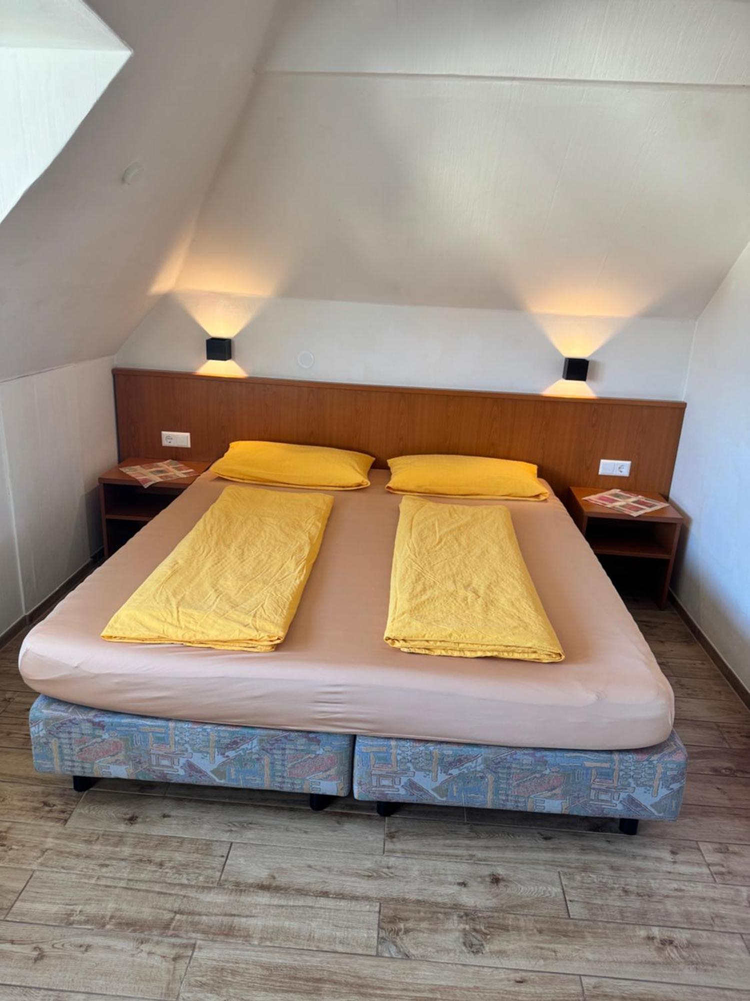 Hotel-Heilsberg Готмадинген Екстериор снимка