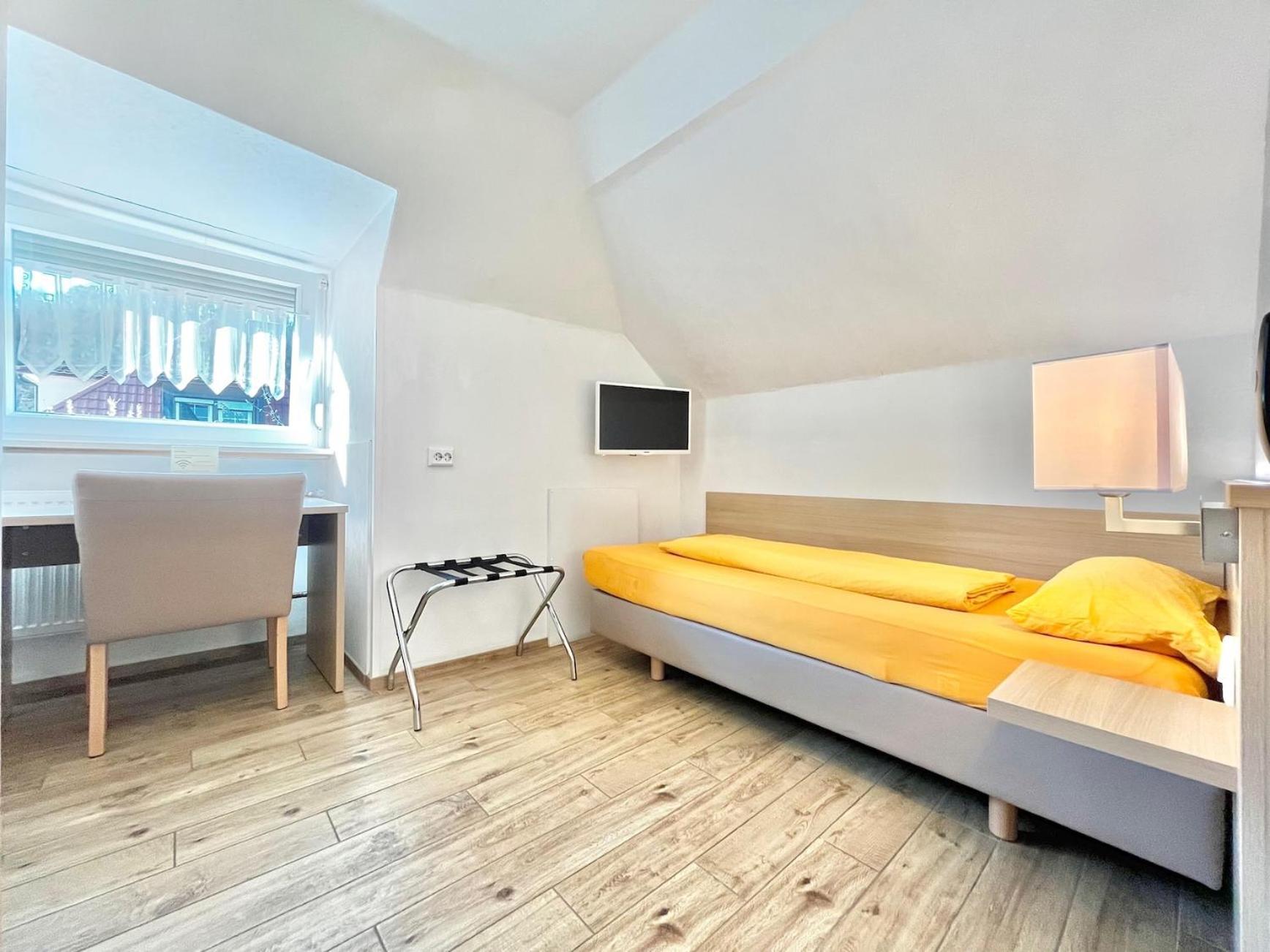Hotel-Heilsberg Готмадинген Екстериор снимка