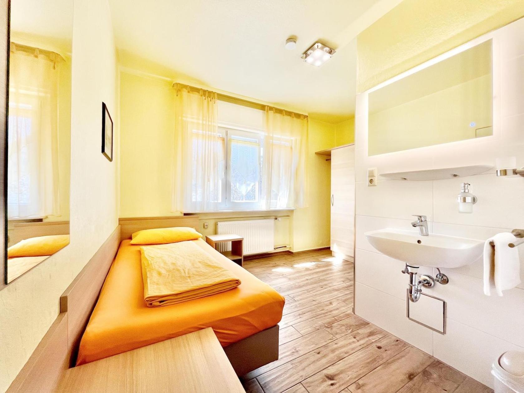 Hotel-Heilsberg Готмадинген Екстериор снимка