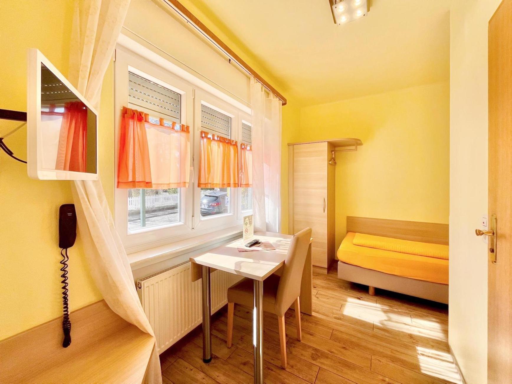 Hotel-Heilsberg Готмадинген Екстериор снимка