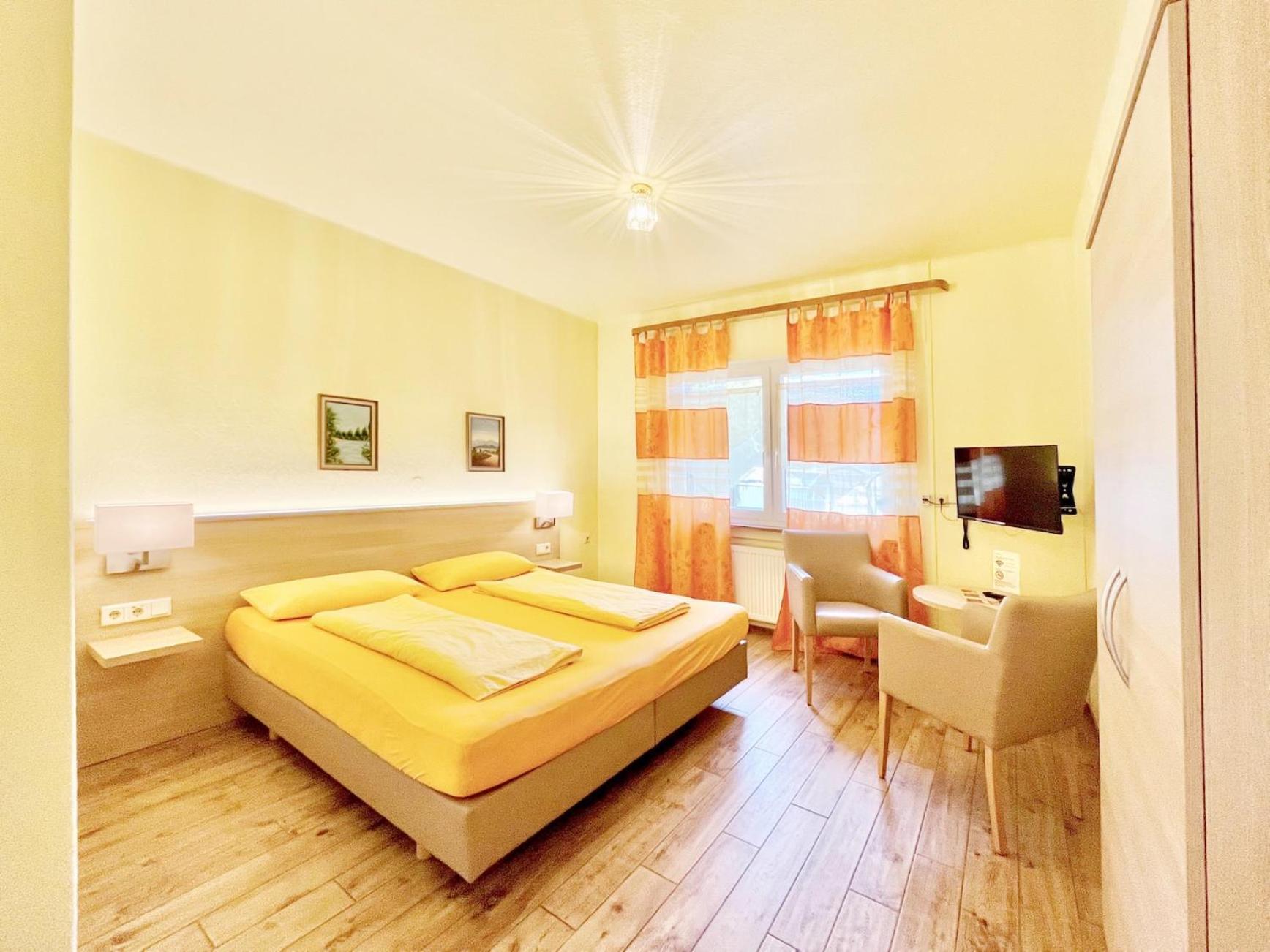 Hotel-Heilsberg Готмадинген Екстериор снимка