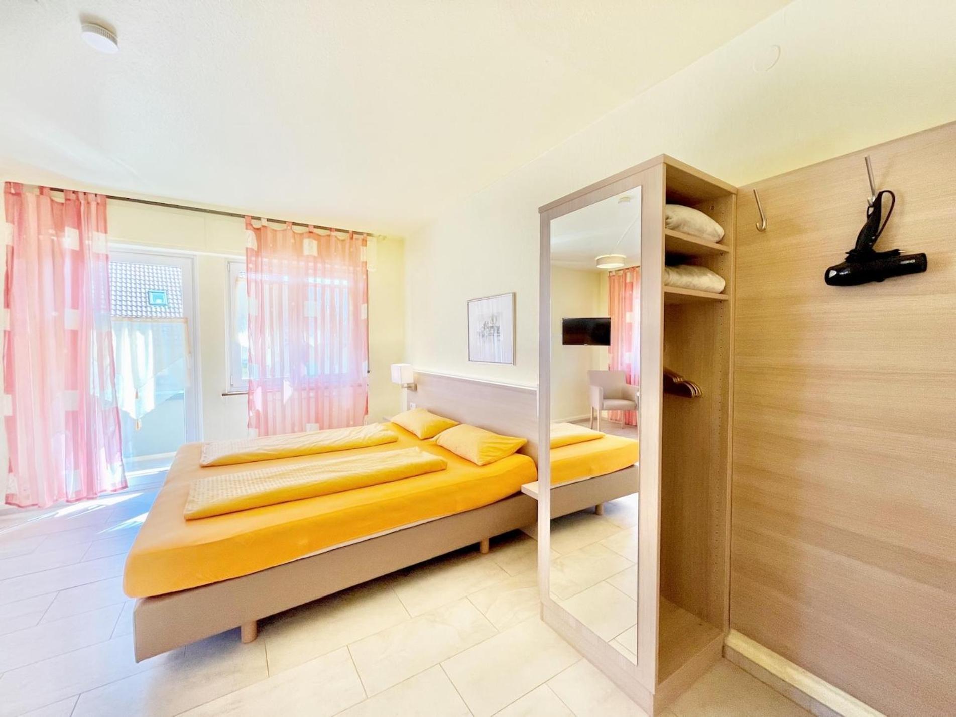 Hotel-Heilsberg Готмадинген Екстериор снимка