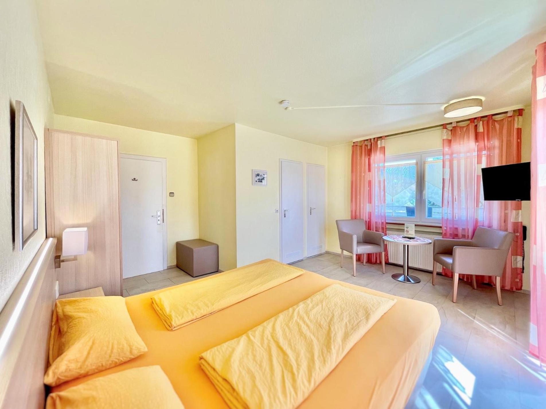 Hotel-Heilsberg Готмадинген Екстериор снимка